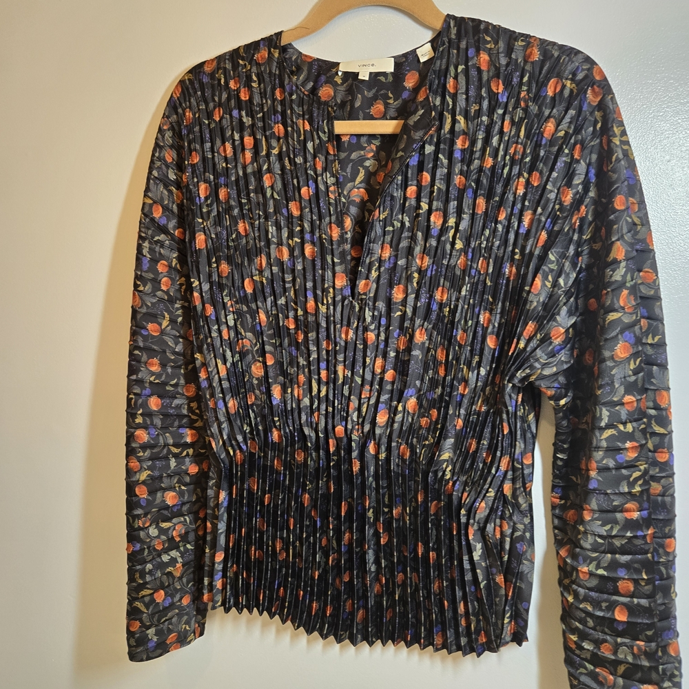Vince Floral V-Neck Pleated Blouse, sM
